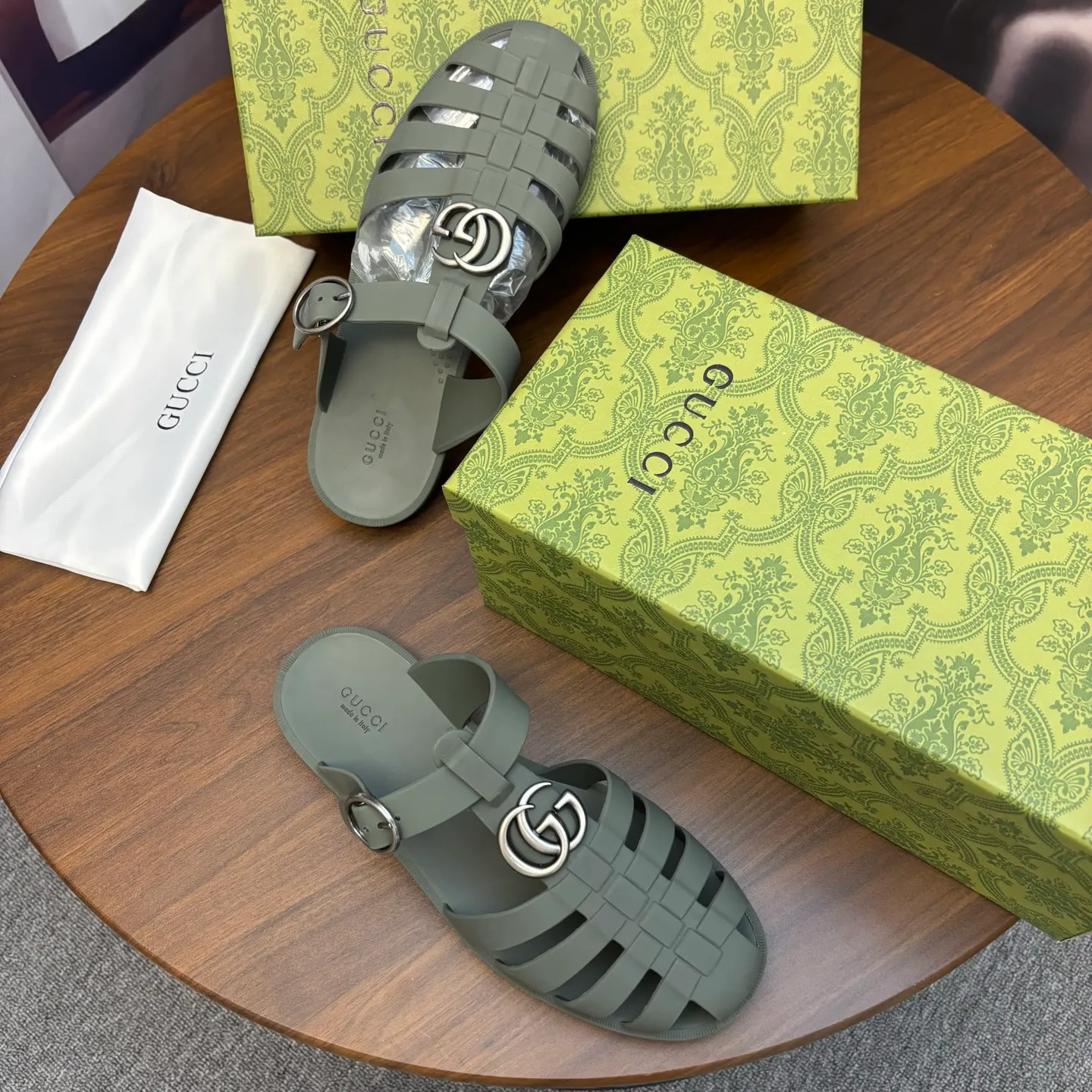 Men's shoes 260💰 [Gucci] Counter quality, top-quality original goods, real photos! Original TPU material, fine workmanship, comfortable; genuine 1:1 replica Size: 38 ~ 46
